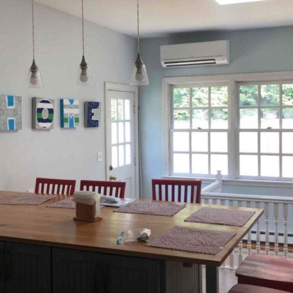 Kitchen and dining room air conditioning installation in UK home, wall mounted and ceiling cassette cooling system in open plan living space, efficient climate control for cooking and dining areas www.airomax.co.uk