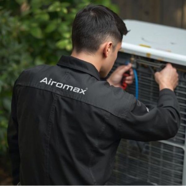 Air conditioning repair Middlesbrough engineer fixing unit